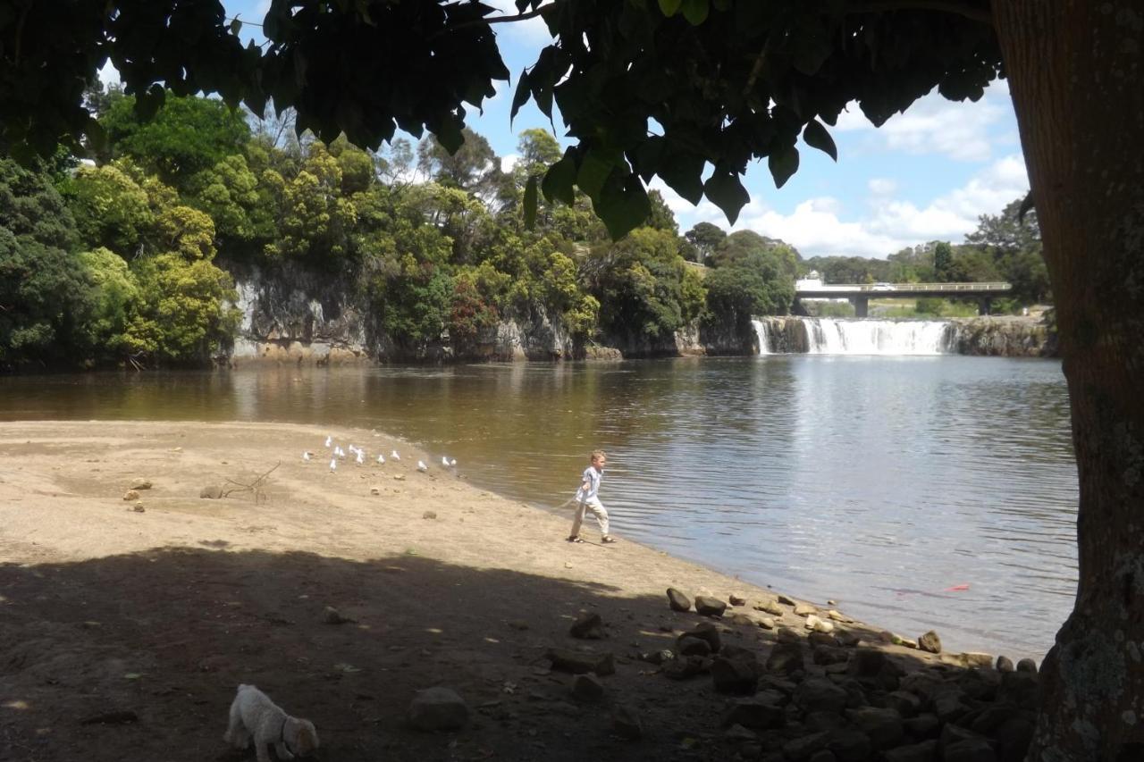 Waterfalls Estate - Motel & Campground Paihia Bagian luar foto