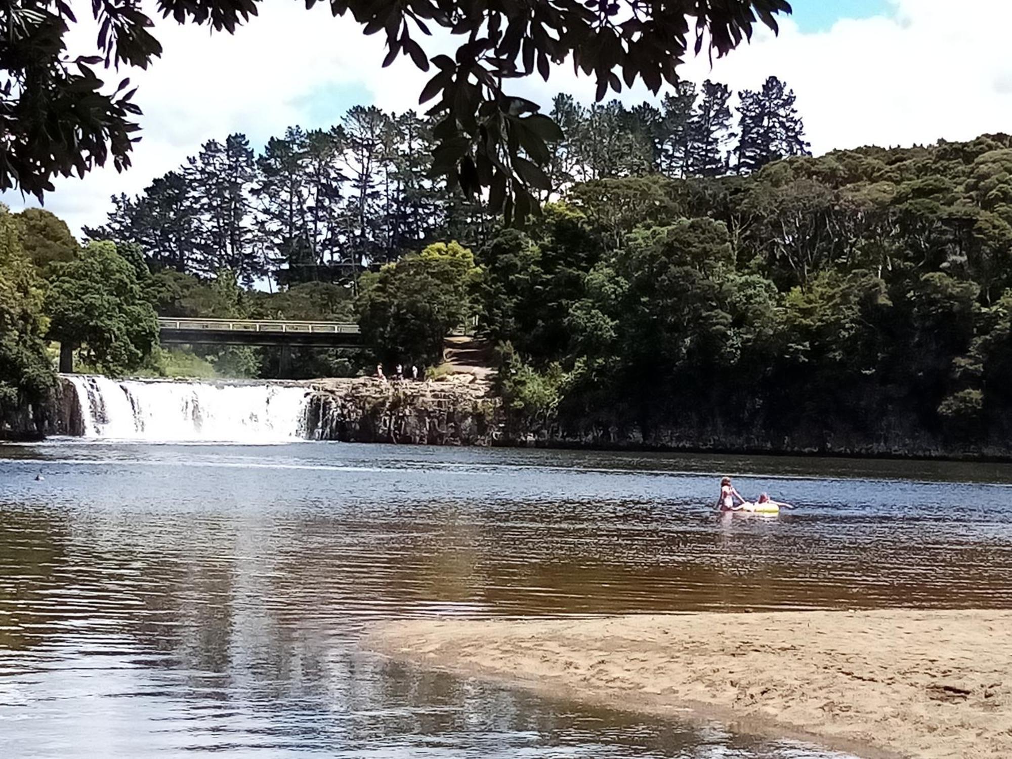 Waterfalls Estate - Motel & Campground Paihia Bagian luar foto